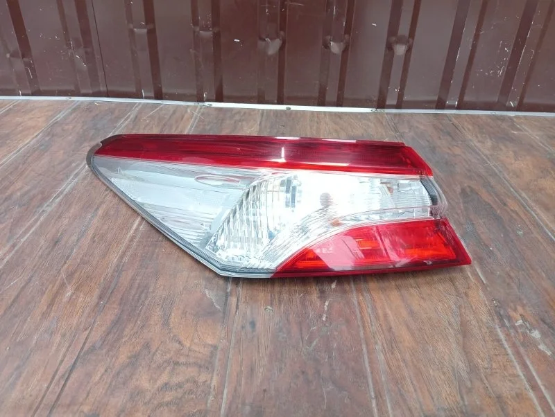 Фонарь Toyota Camry 2018-2021 70