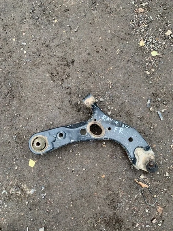 Рычаг подвески Toyota Rav4 2006-2012 4806842051 30, передний правый