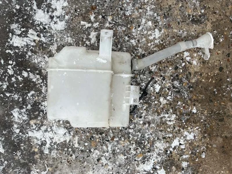Бачок омывателя Mitsubishi Outlander XL 2009-2012