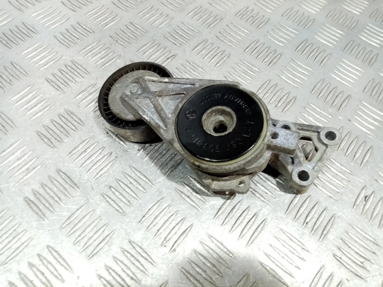 [Б/У] Натяжитель ремня Audi VW Skoda [Код: 00627590 ]