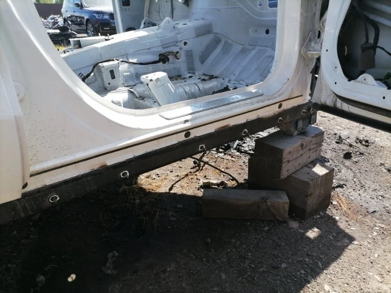 Порог со стойкой правый Mercedes-Benz M-Class W166 2011-2015 2014 A1666373800 3.0 249 Л/С OM642.826 ДИЗЕЛЬ