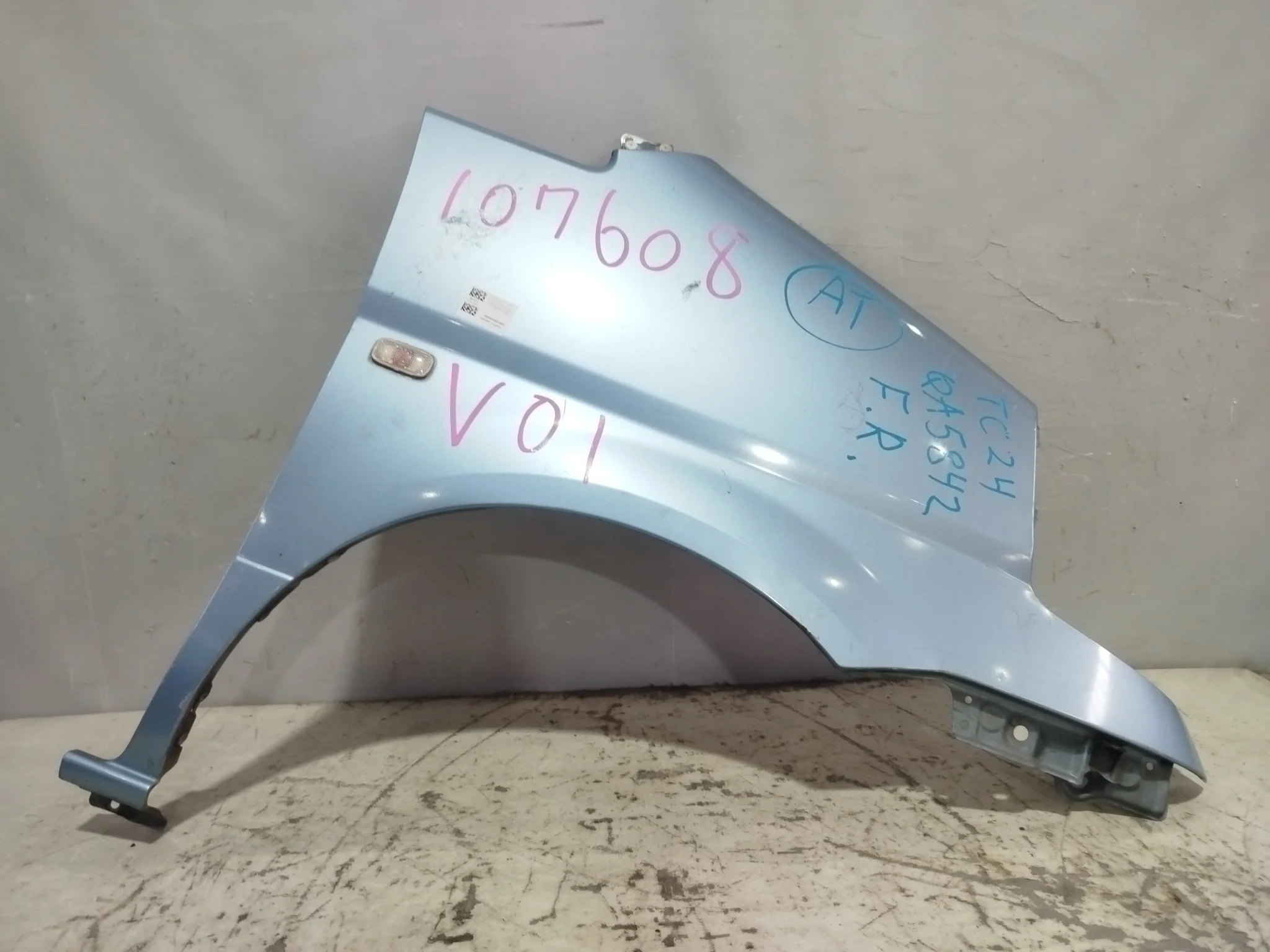 КРЫЛО NISSAN SERENA PC24 PNC24 RC24 TC24 TNC24 VC24 VNC24 631004N050 ПЕРЕДНЕЕ ПРАВОЕ голубой, B10 QA5842