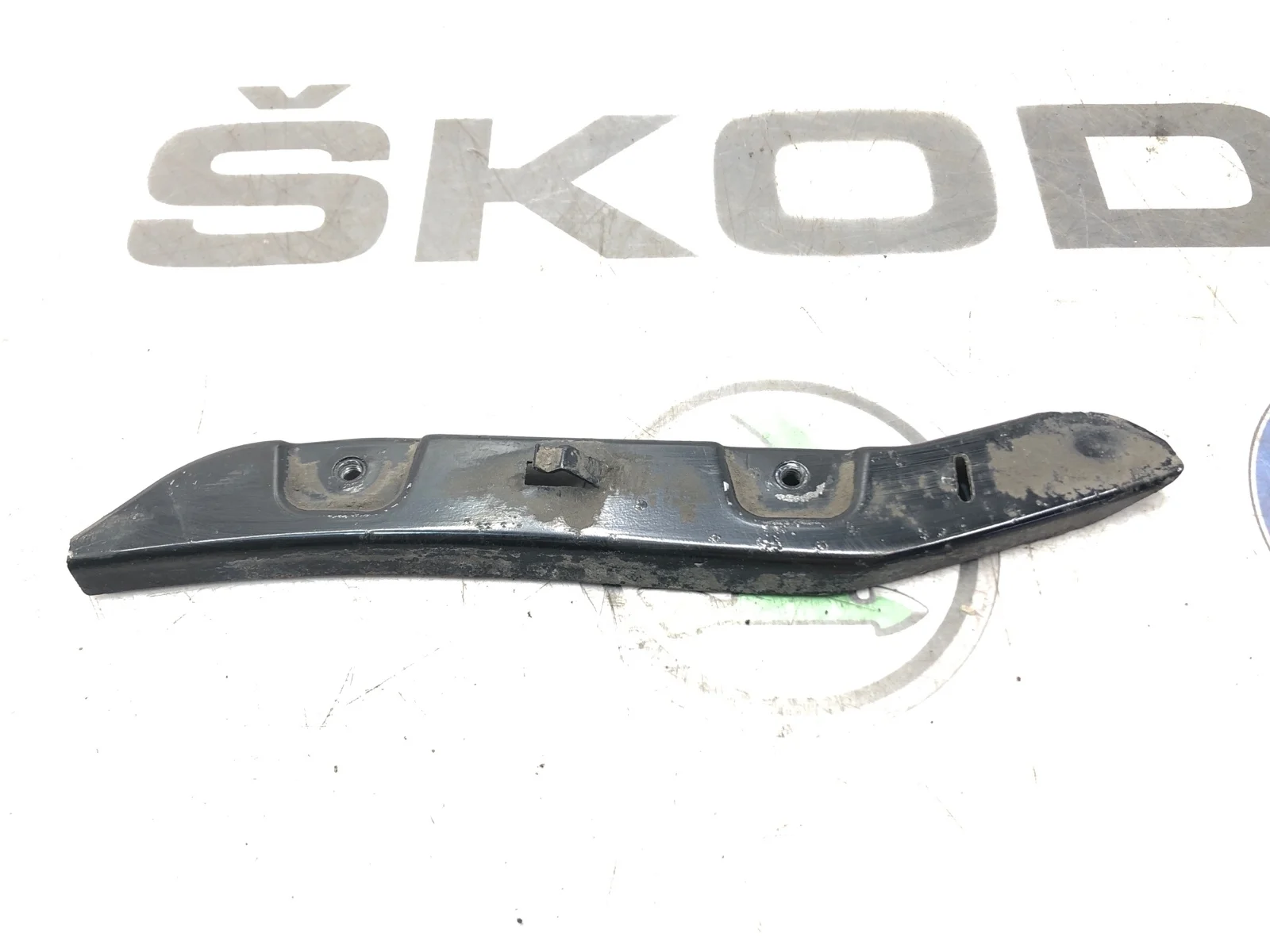 Кронштейн бампера Skoda Octavia 2015 5E0807049 A7 (5E) 2.0 CKFC, передний левый