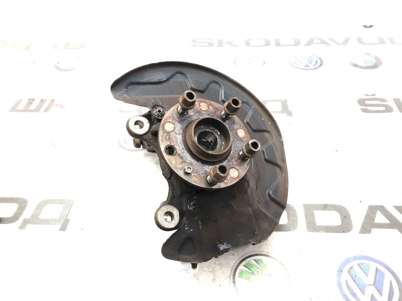 Кулак поворотный Skoda Octavia 2015 5Q0407255Q A7 (5E) 2.0 CKFC, передний левый