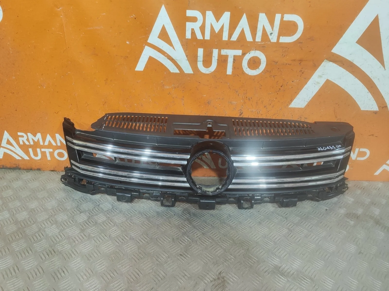 Решетка радиатора Volkswagen Tiguan 2011-2016