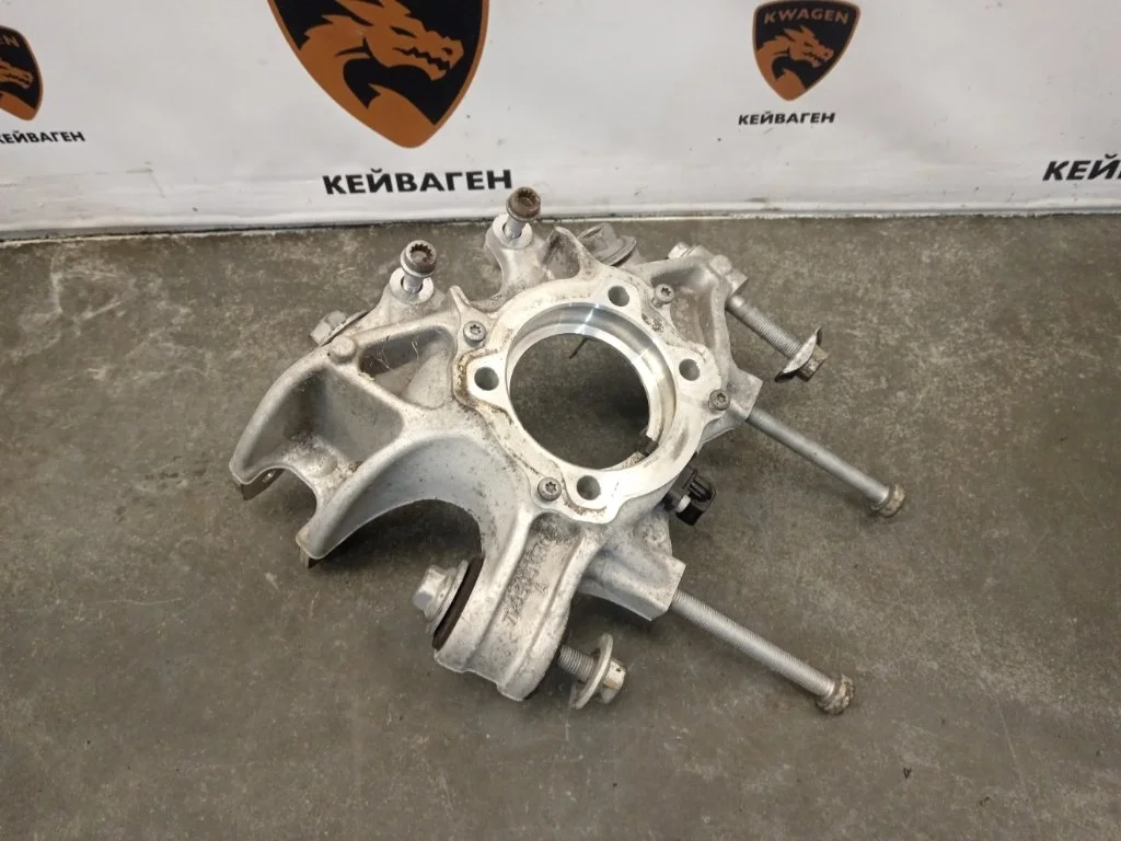 Цапфа кулак ступица Volkswagen Touareg 2011 7P