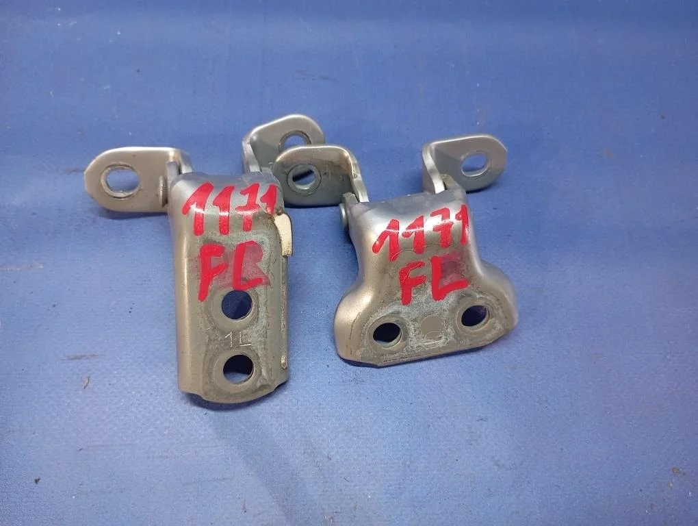 петли двери TOYOTA RACTIS NCP105 -