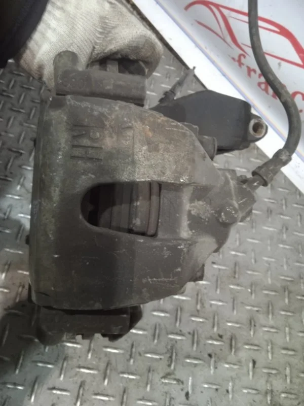 Суппорт тормозной Ford Focus 1682875 2, передний правый