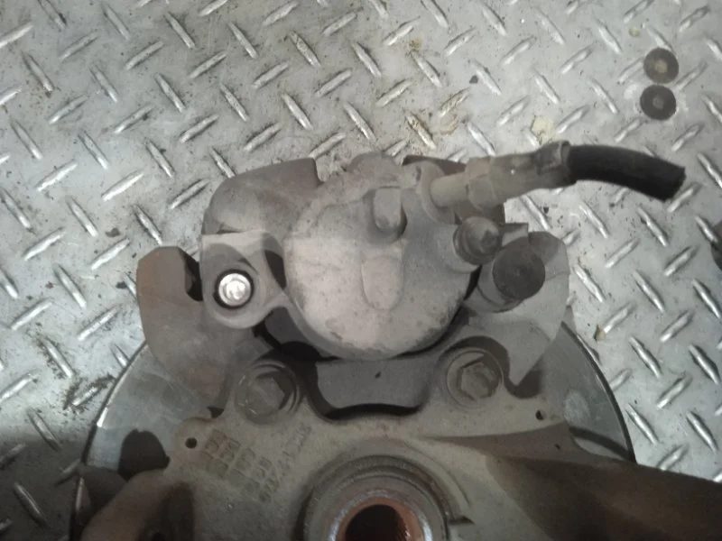 Суппорт тормозной Ford Focus 1682875 2, передний правый