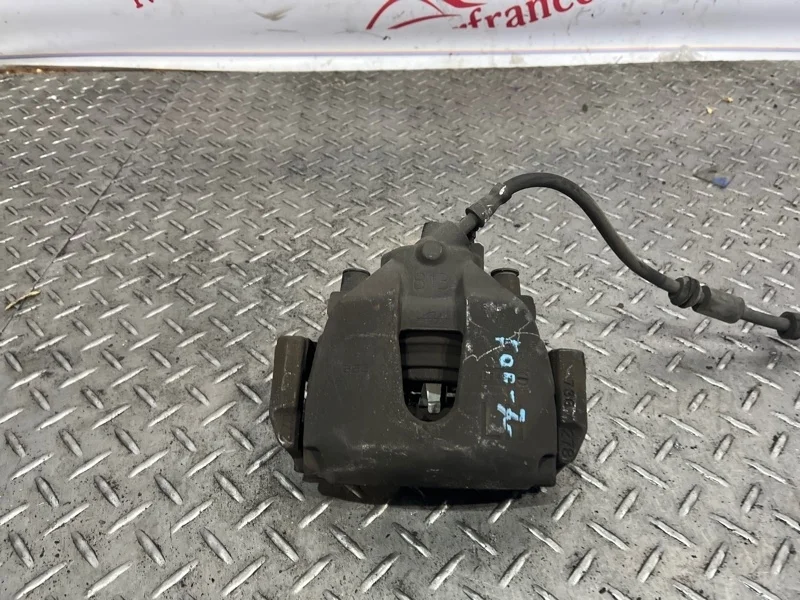 Суппорт тормозной Ford Focus 1682876 2, передний левый