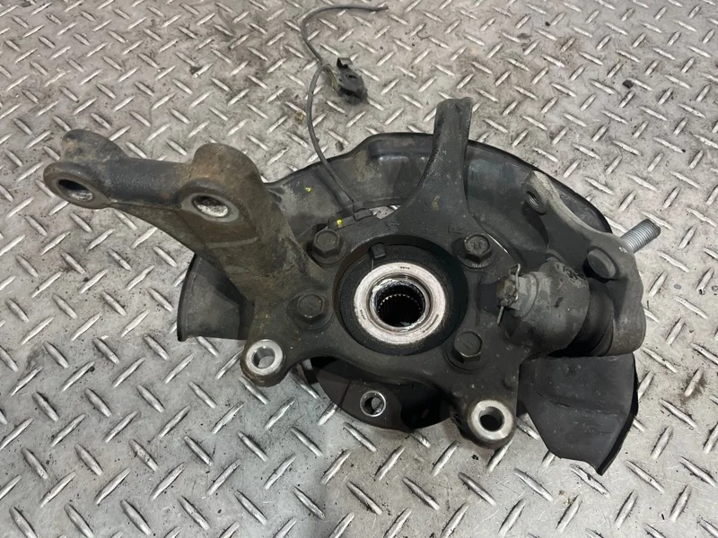 Кулак поворотный Toyota Rav4 4321142080 XA30, передний правый