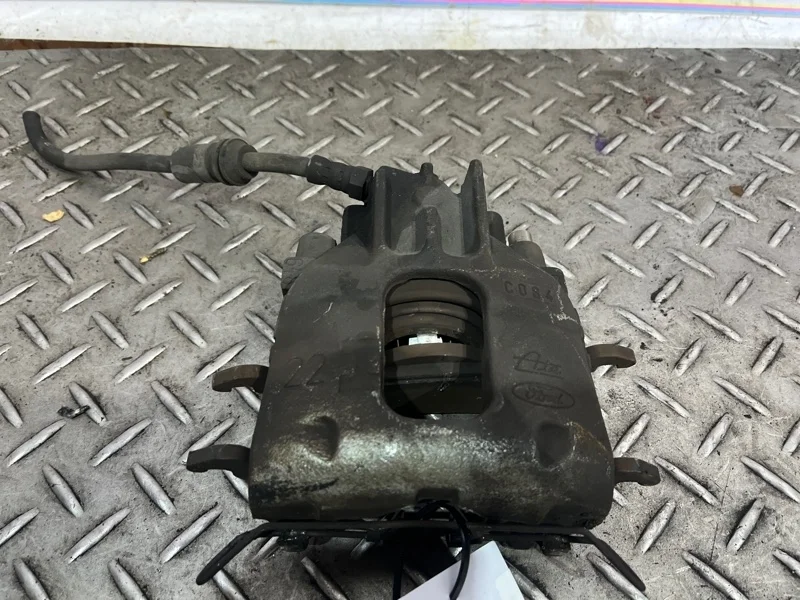 Суппорт тормозной Ford Focus 1478507, передний правый