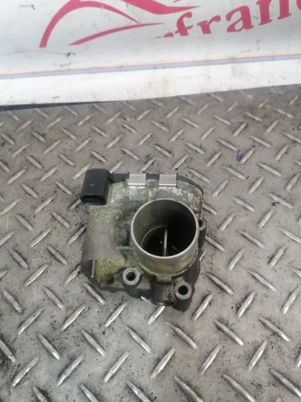 Дроссельная заслонка Renault Espace 8200330810 4 2.0 DCI M9R