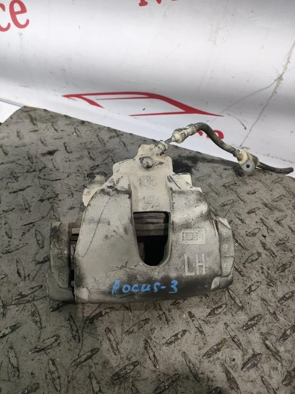 Суппорт тормозной Ford Focus 2011 1682876, передний левый