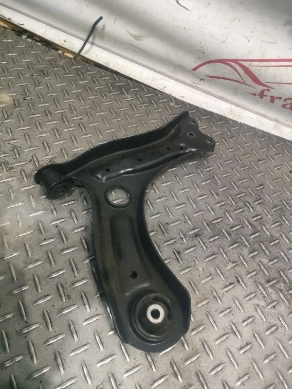 Рычаг передний Volkswagen Polo 2012 6R0407151F CBZA 1.2 TFSI, передний правый
