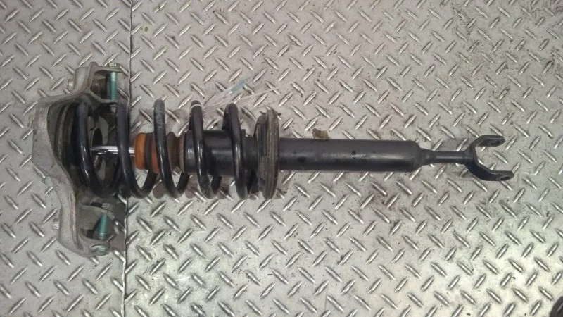 Стойка амортизатора в сборе Volkswagen Passat 3B0413031 B5, передняя левая