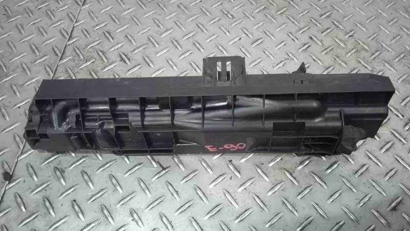 Дефлектор радиатора Bmw 3-Series 17107524914 E90, правый