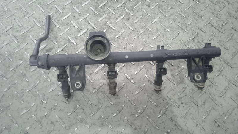 Топливная рейка Renault Kangoo 7700274294 1 E7J 1.4 8V