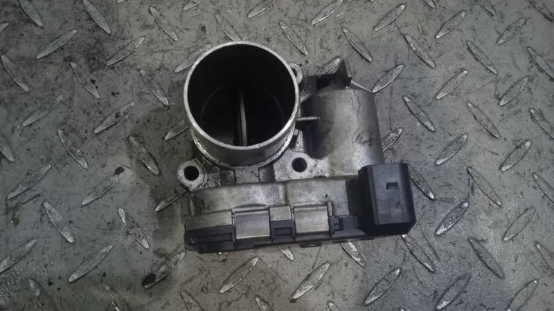 Дроссельная заслонка Nissan Qashqai 8200330810 J10 2.0 DCI M9R