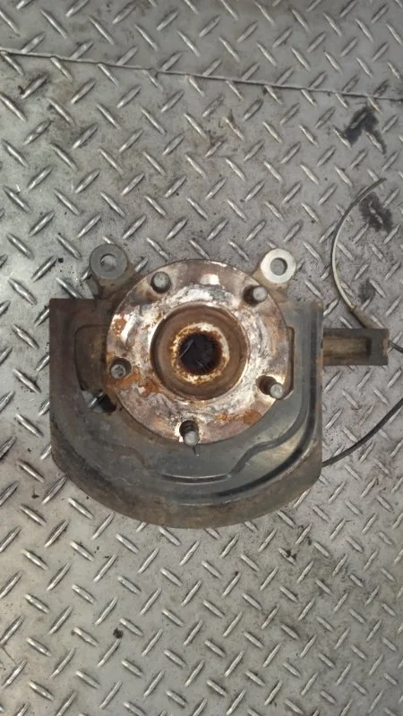 Кулак поворотный Nissan X-Trail 40015JD040 T31, передний левый