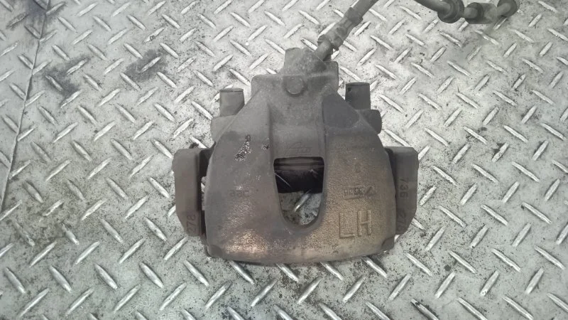 Суппорт тормозной Ford Focus 1682876 2 1.6 TDCI G8DA, передний левый