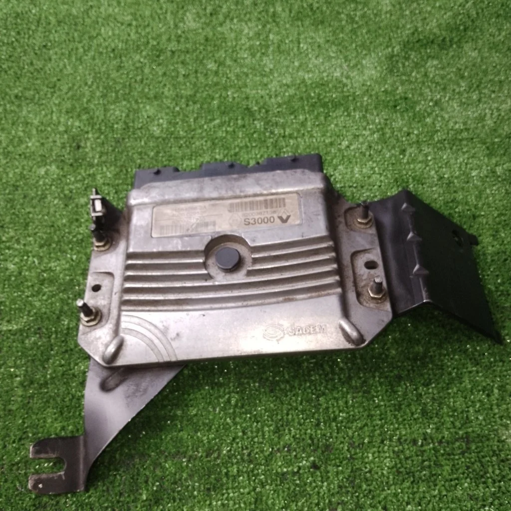 Блок управления двигателем Renault Megane 8200387138 2 K4M