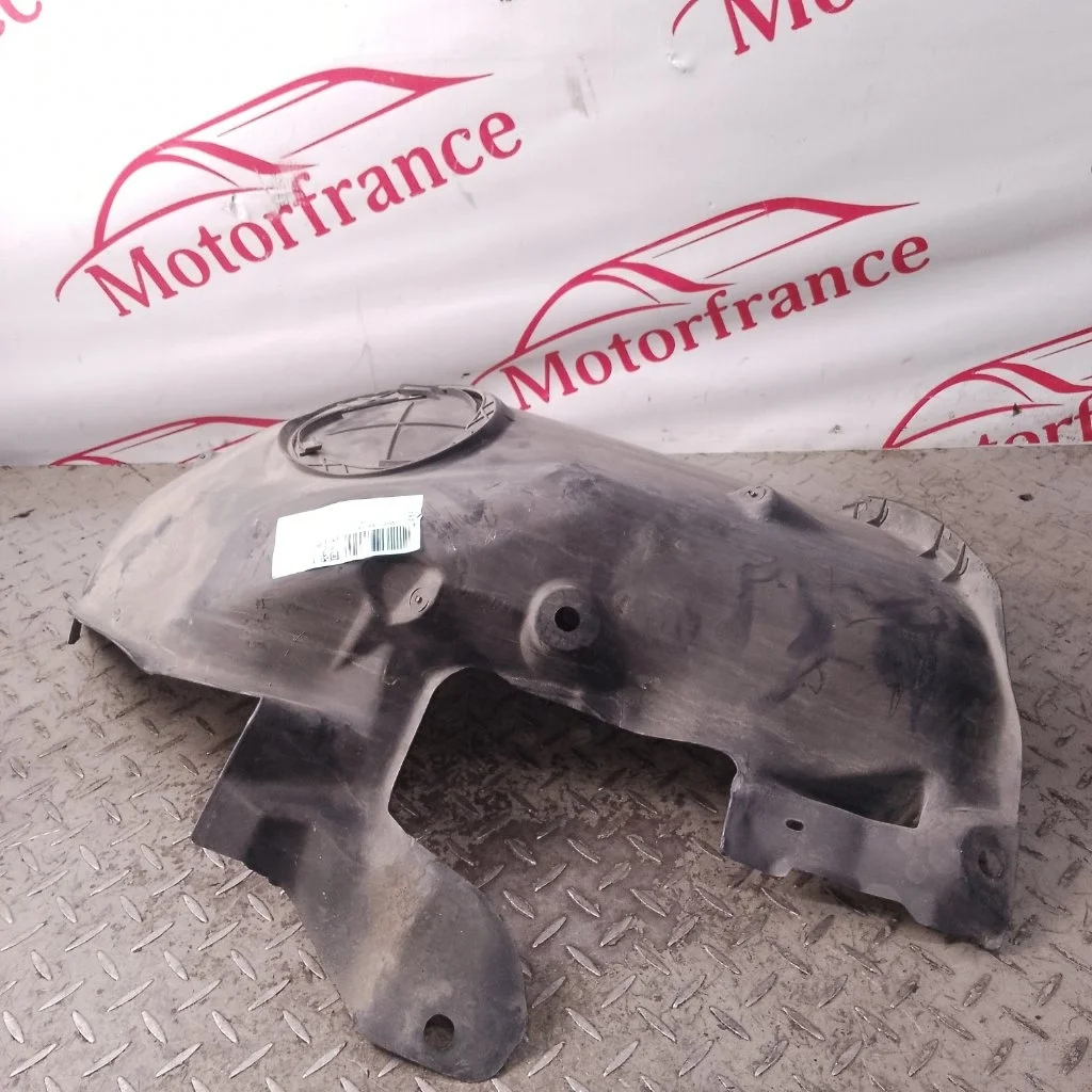 Подкрылок Renault Megane 8200415285 2, передний левый