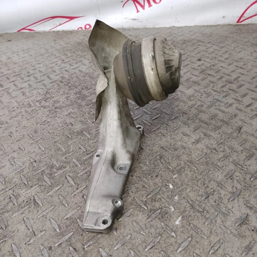 Опора двигателя Mercedes-Benz E-Class 2003 A2202400617 W211 113.967 5.0, левая