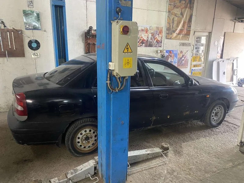 Продажа Daewoo Nubira 1.5 (110Hp) (A15DMS) FWD AT по запчастям