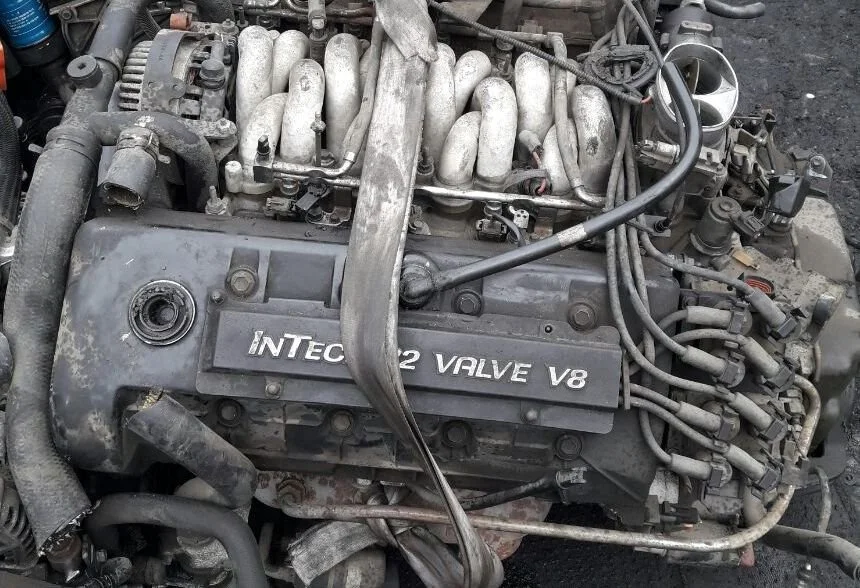 Двигатель l dohc. Двигатель Линкольн 4.6. Линкольн Таун кар двигатель 4.6. V8 DOHC.