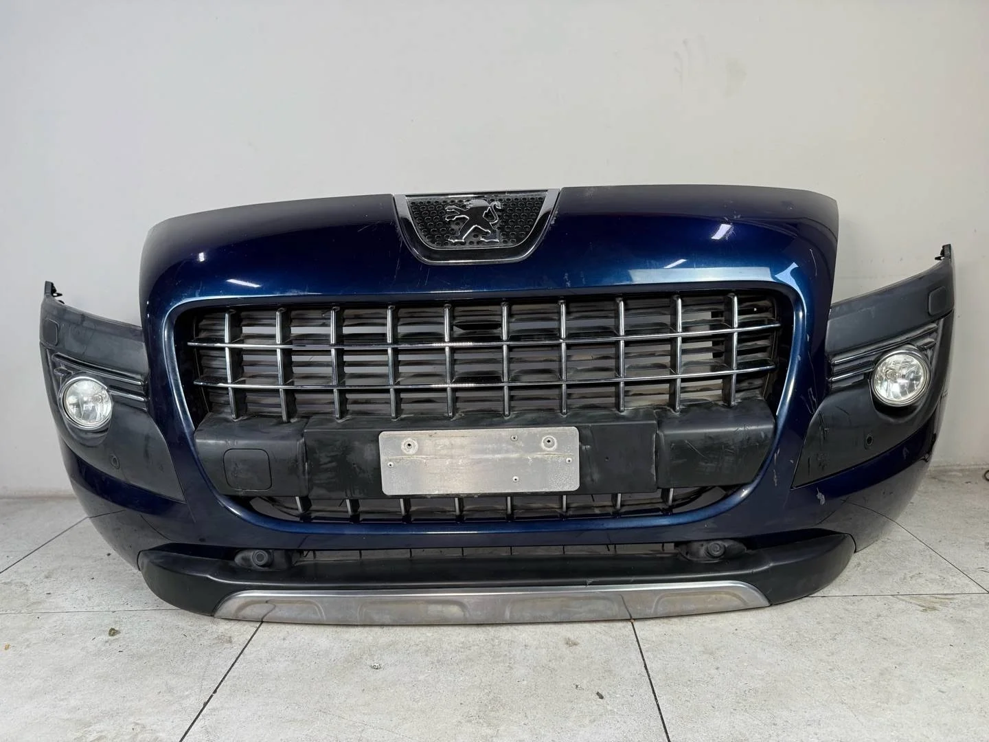 Бампер передний Peugeot 3008 2011 7401RZ