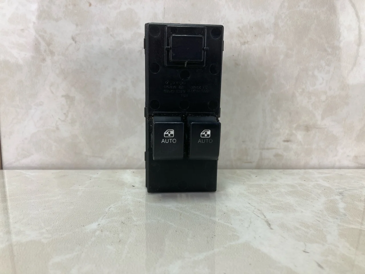 Блок управления стеклоподъемниками Kia Ceed 1 Ed 2007-2012 935701H020