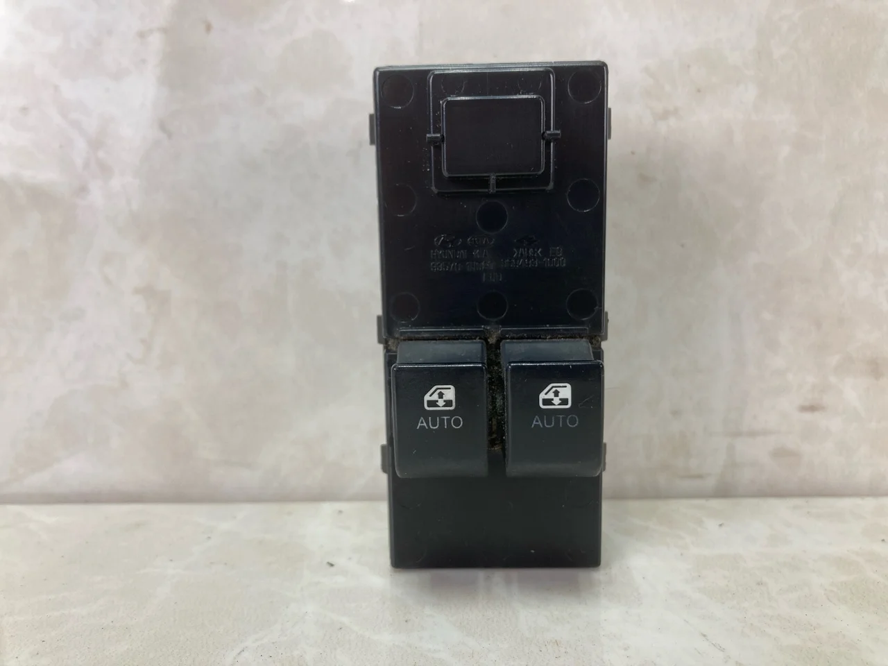 Блок управления стеклоподъемниками Kia Ceed 1 Ed 2007-2012 935701H020