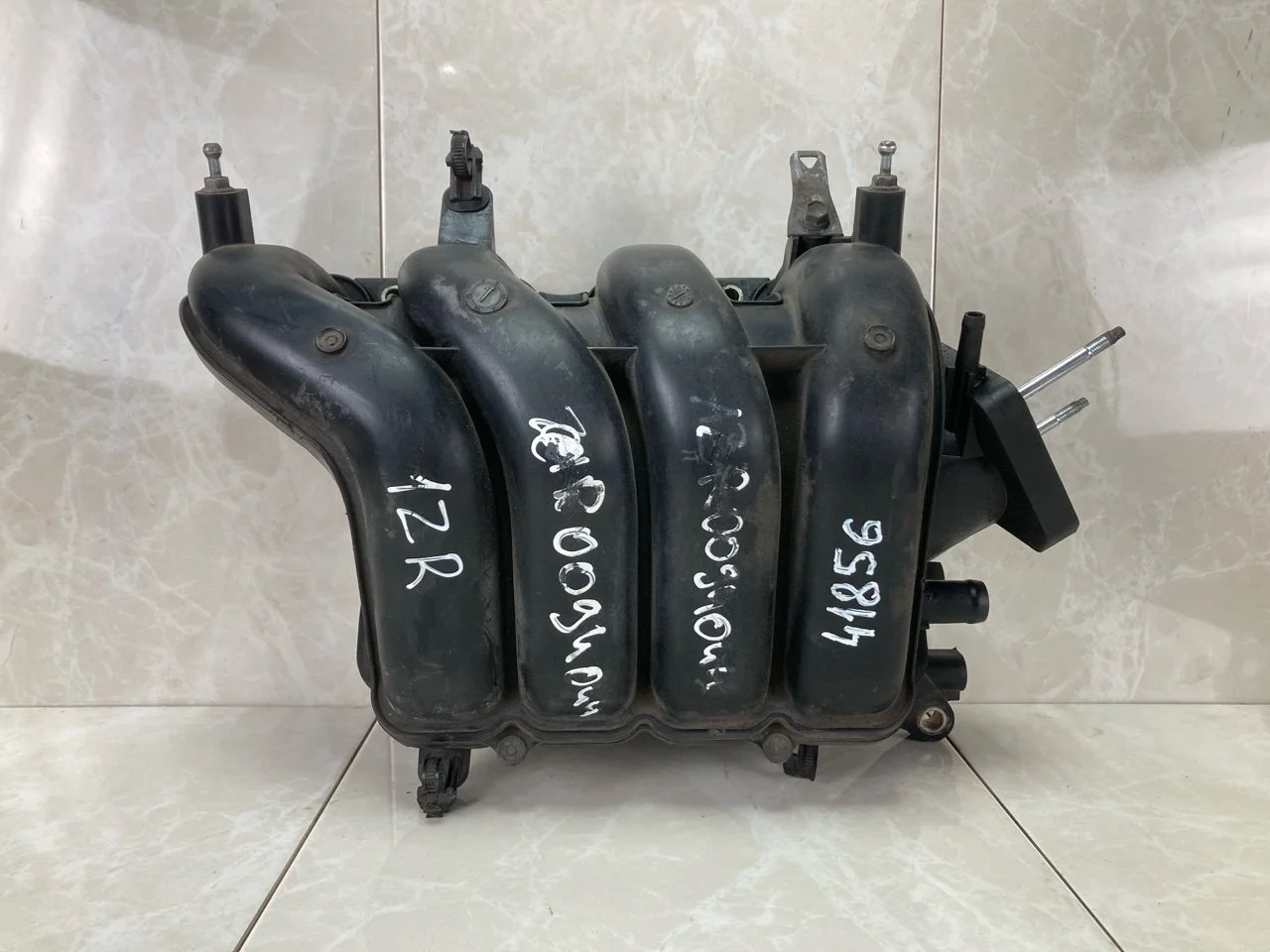 Коллектор впускной Toyota Corolla E150 2006-2013 1712037020 1.6 1ZRFE