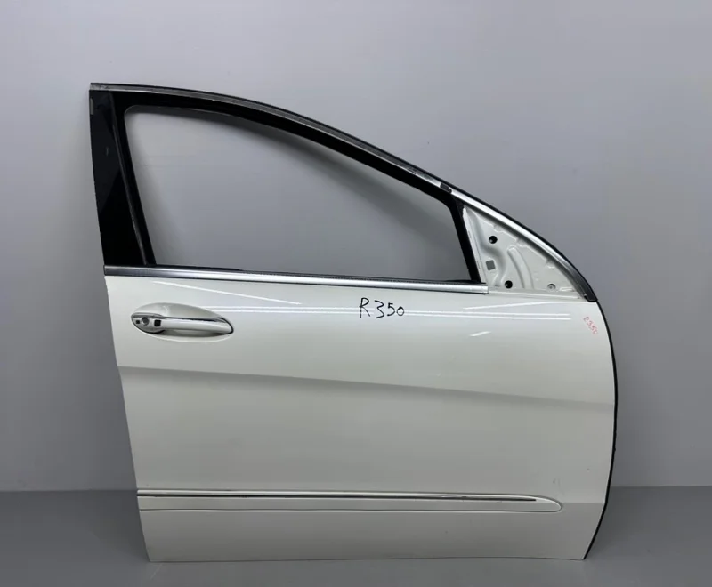 Дверь Mercedes W251