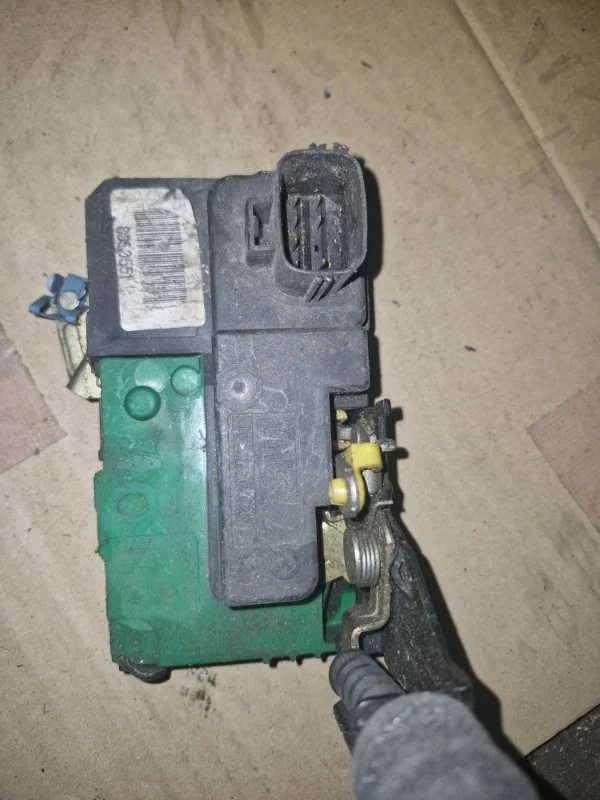 Замок двери Volvo xc90 2008