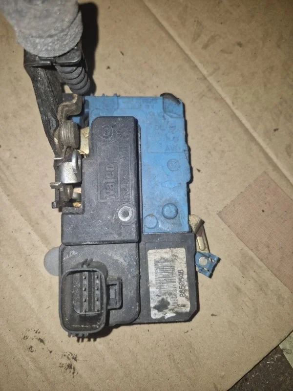 Замок двери Volvo S60 2005