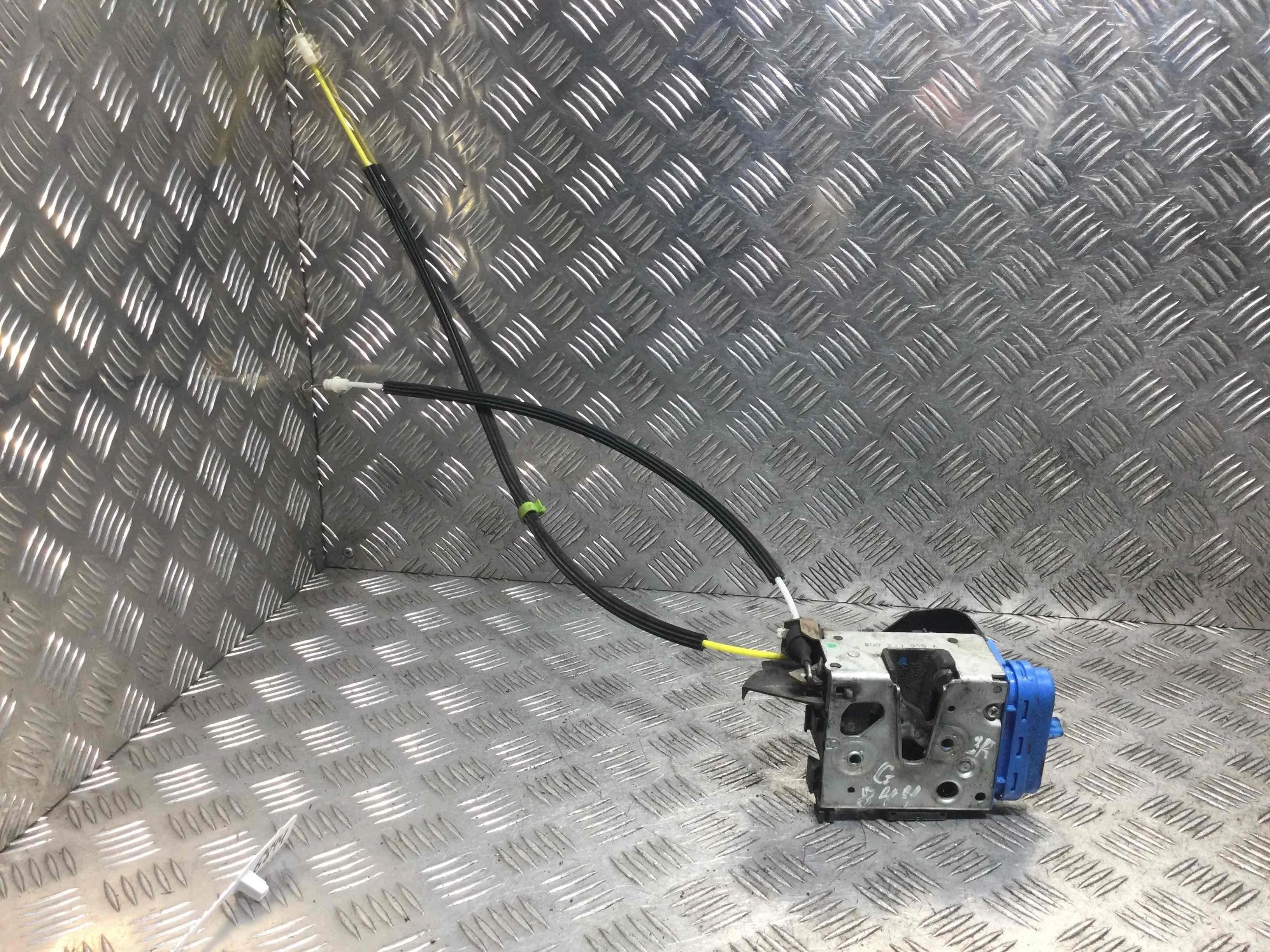 Замок двери задней правой Audi A4 B5 (1994-1999) дизель 1.9 TD Механика Универсал