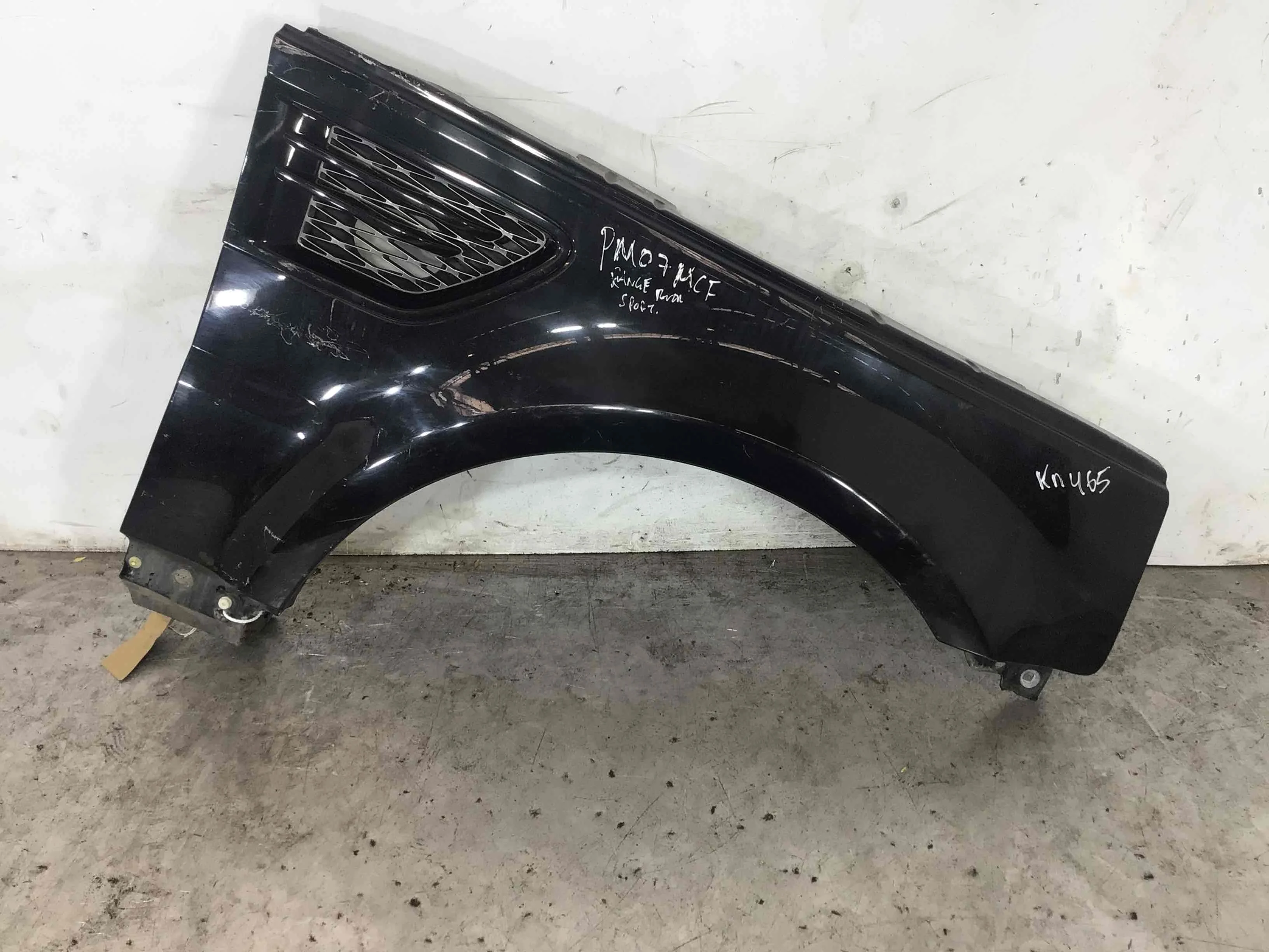 Крыло переднее правое Land Rover Range Rover Sport 1 поколение [рестайлинг] (2009-2013) дизель 2.7 TD Автомат Внедорожник