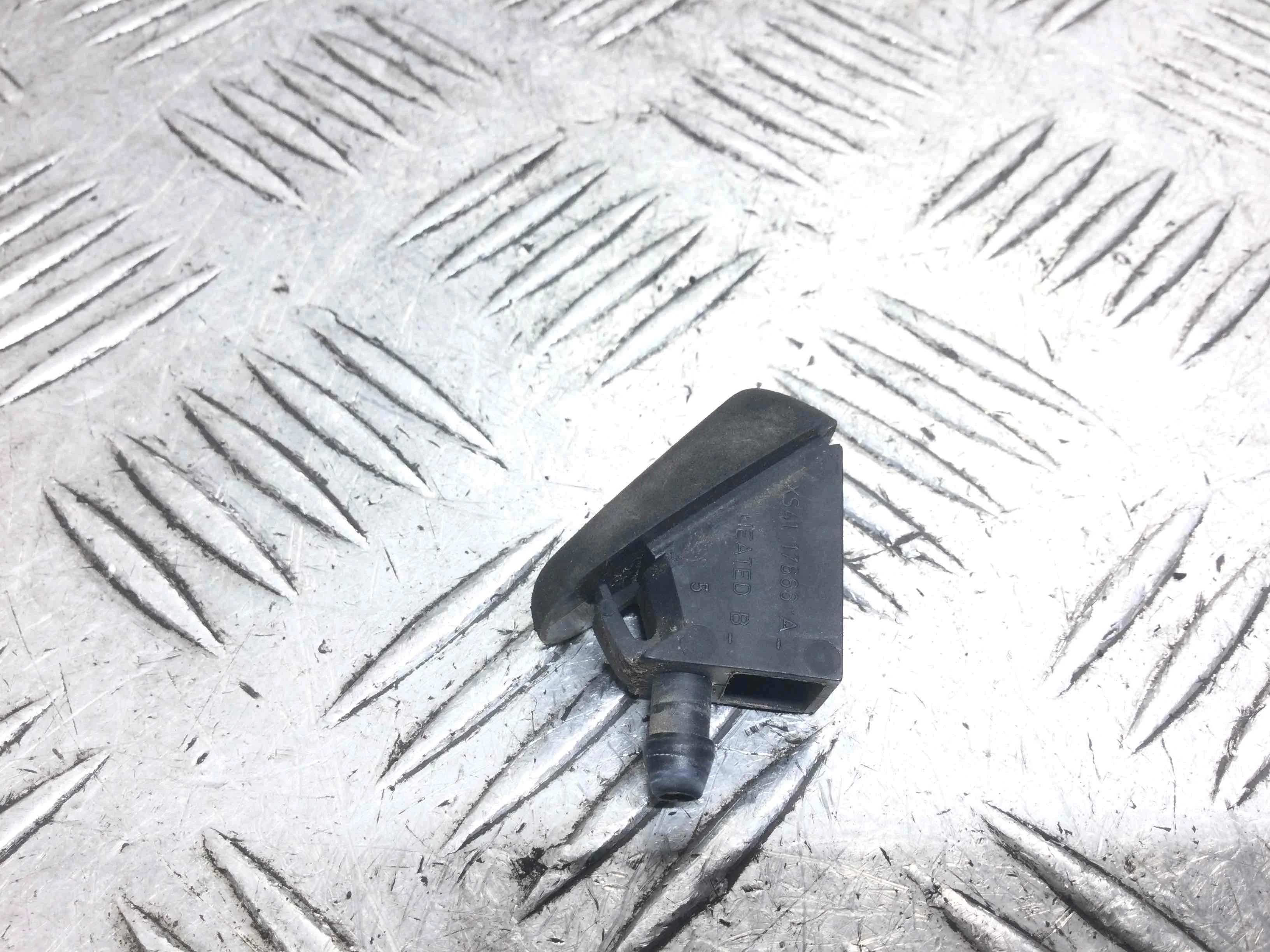 Форсунка омывателя Ford Focus 1 поколение [рестайлинг] (2001-2005) бензин 1.4 i Механика Х/б