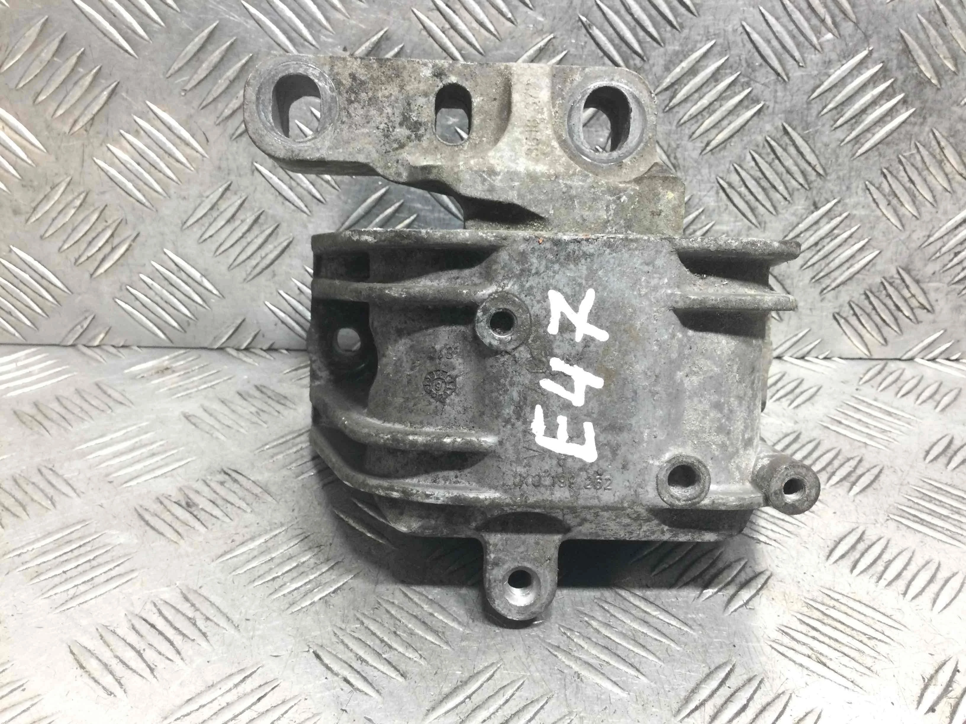 Подушка крепления двигателя Audi A3 8P/8PA [рестайлинг] (2004-2008) бензин 2.0 FSI Механика Х/б