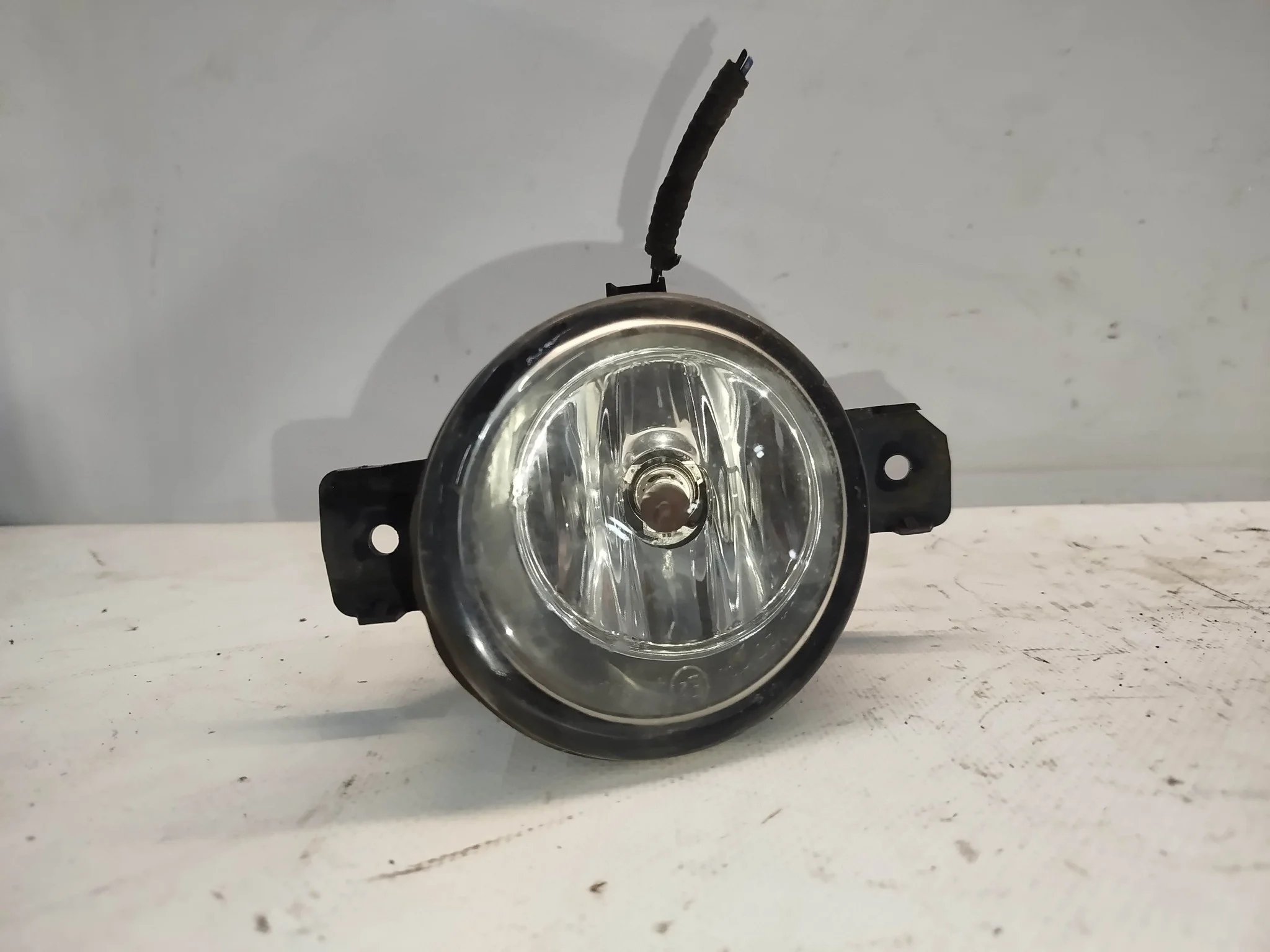 ТУМАНКА NISSAN INFINITI VOLVO SUZUKI ... QX56 QX80 SERENA SKYLINE TIIDA TIIDA LATIO X-TRAIL ... Y51 Y62 YF15 Z12 Z51 Z62 ZE11 2704 ЛЕВАЯ ПРАВАЯ 261508990B KB603Z(1)