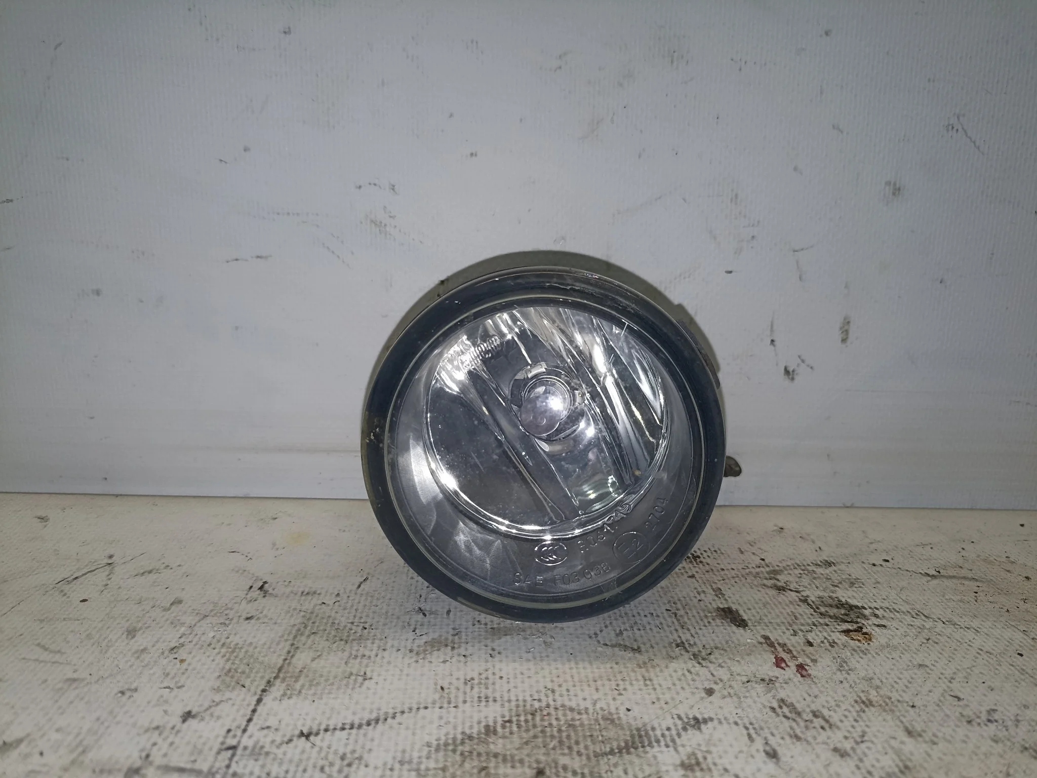ТУМАНКА NISSAN INFINITI VOLVO SUZUKI ... QX56 QX80 SERENA SKYLINE TIIDA TIIDA LATIO X-TRAIL ... Y51 Y62 YF15 Z12 Z51 Z62 ZE11 2704 ЛЕВАЯ ПРАВАЯ 261508990B KB568Z(1)