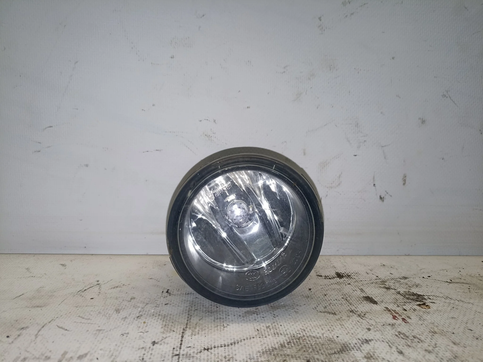 ТУМАНКА NISSAN INFINITI VOLVO SUZUKI ... QX56 QX80 SERENA SKYLINE TIIDA TIIDA LATIO X-TRAIL ... Y51 Y62 YF15 Z12 Z51 Z62 ZE11 2704 ЛЕВАЯ ПРАВАЯ 261508990B KB568Z(2)
