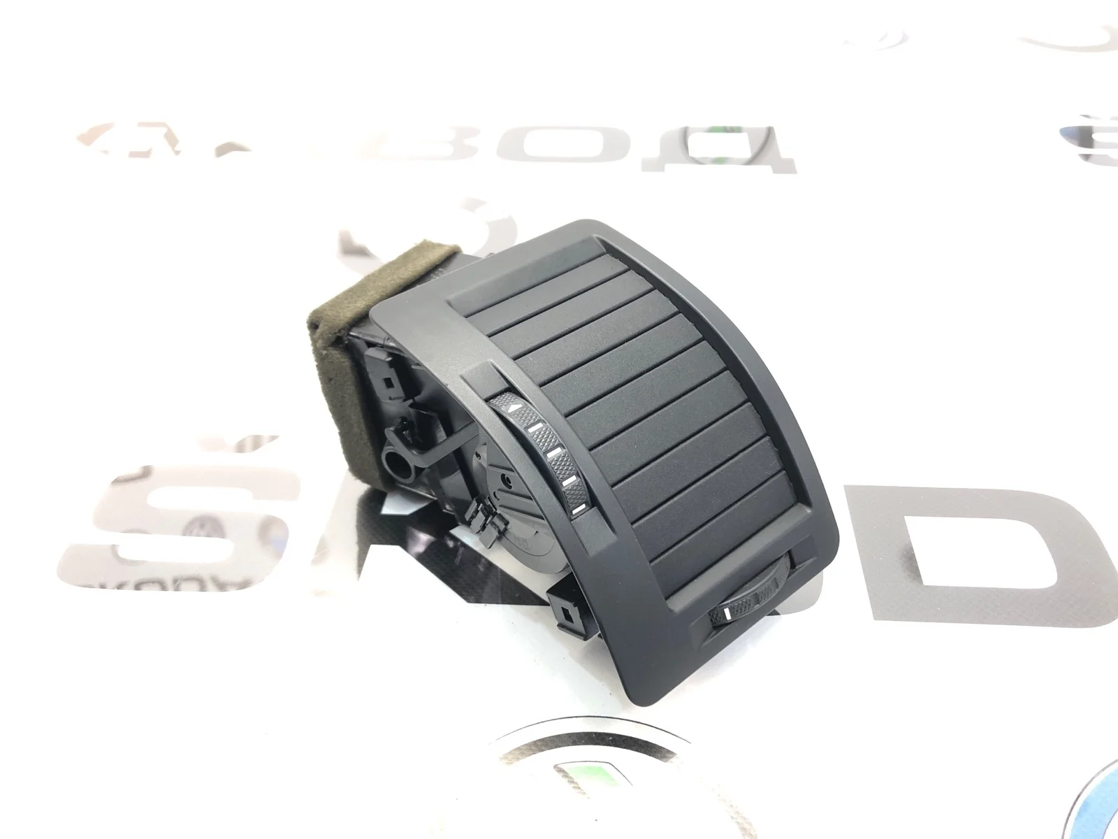 Воздуховод торпеды Skoda Octavia Rs 2012 1Z0819702A A5 (1Z) 2.0 CEGA, правый