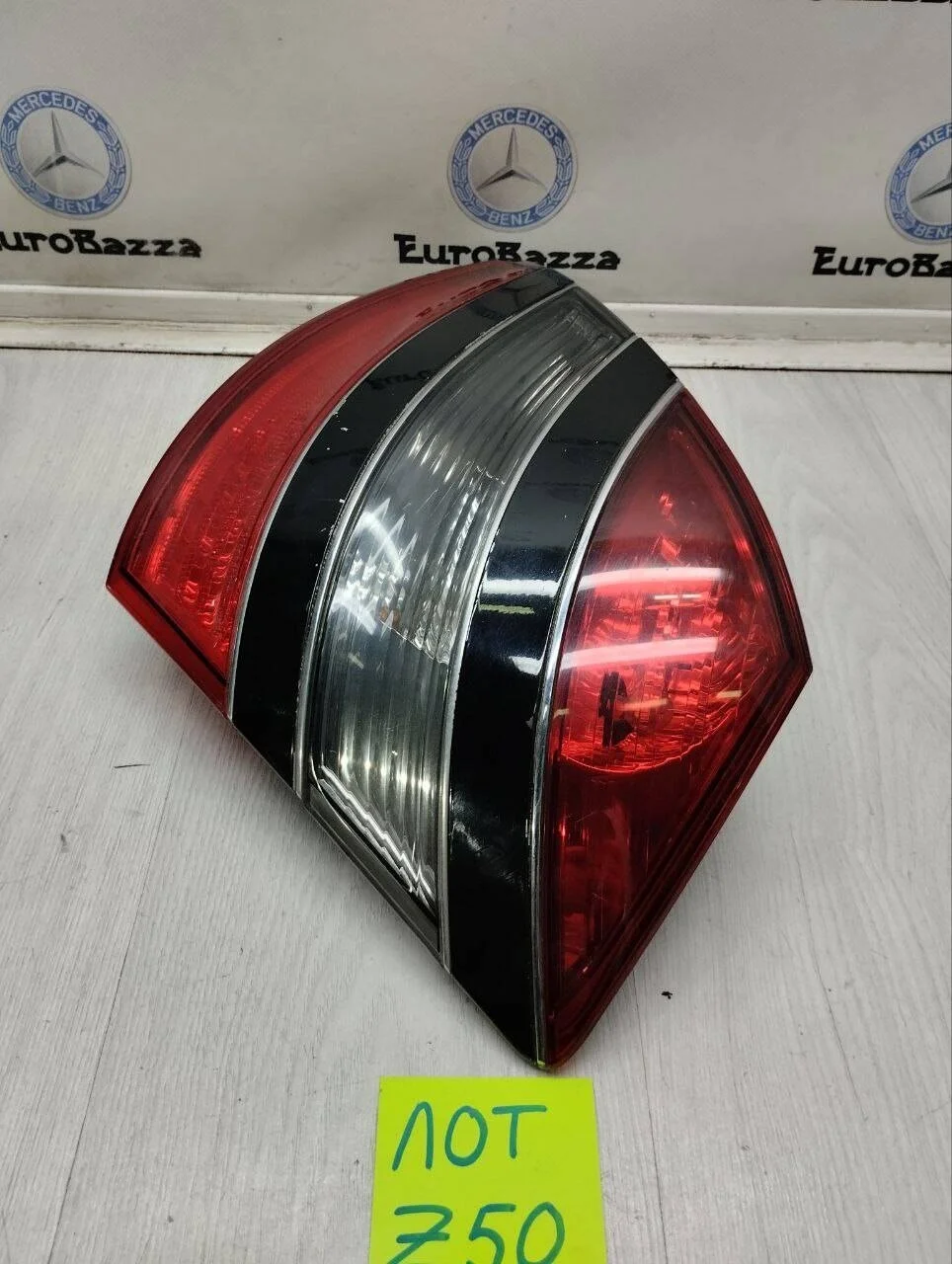 Фонарь задний правый Mercedes W221