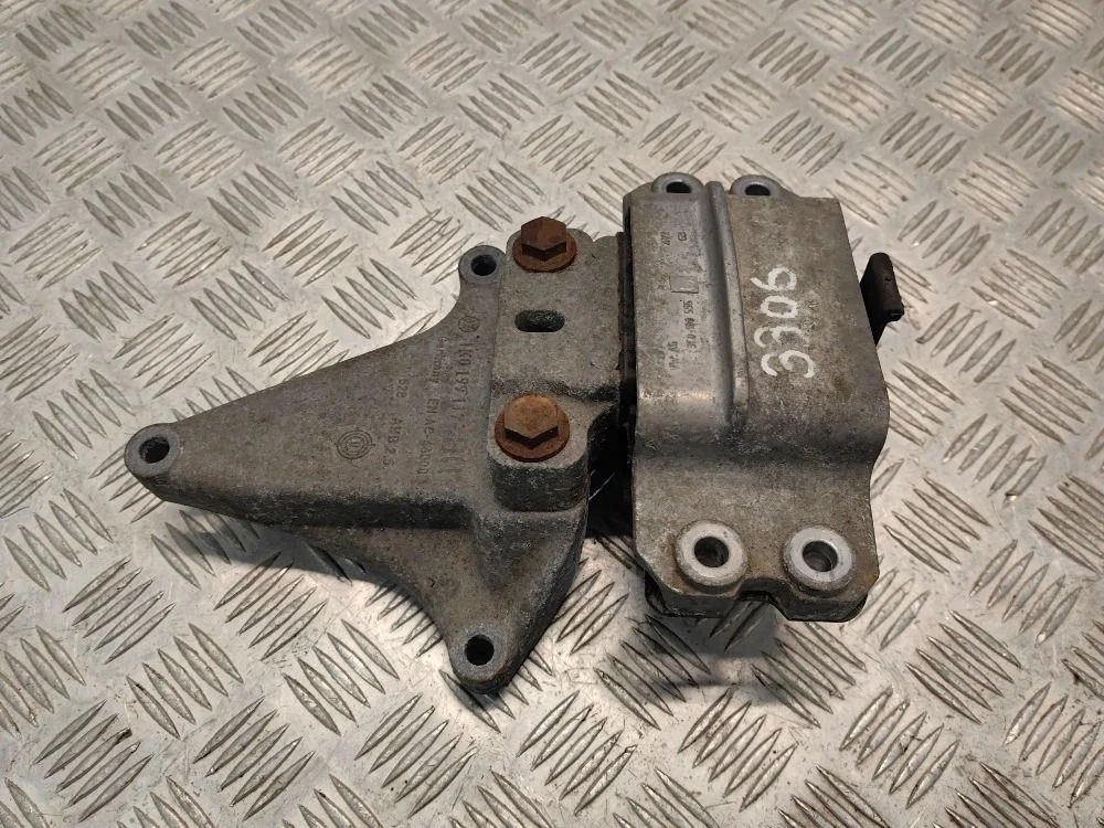 Подушка двигателя левая Volkswagen Passat CC B6