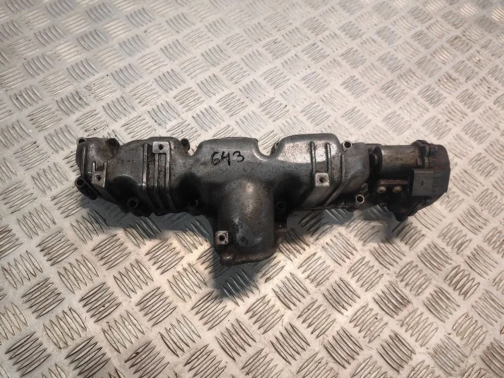 Впускной коллектор Volkswagen Passat B6