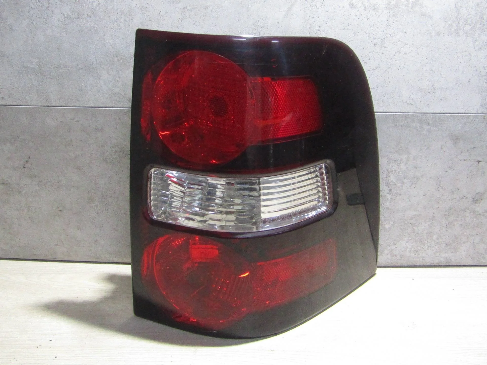 фонарь задний правый Ford Explorer 4  U251
