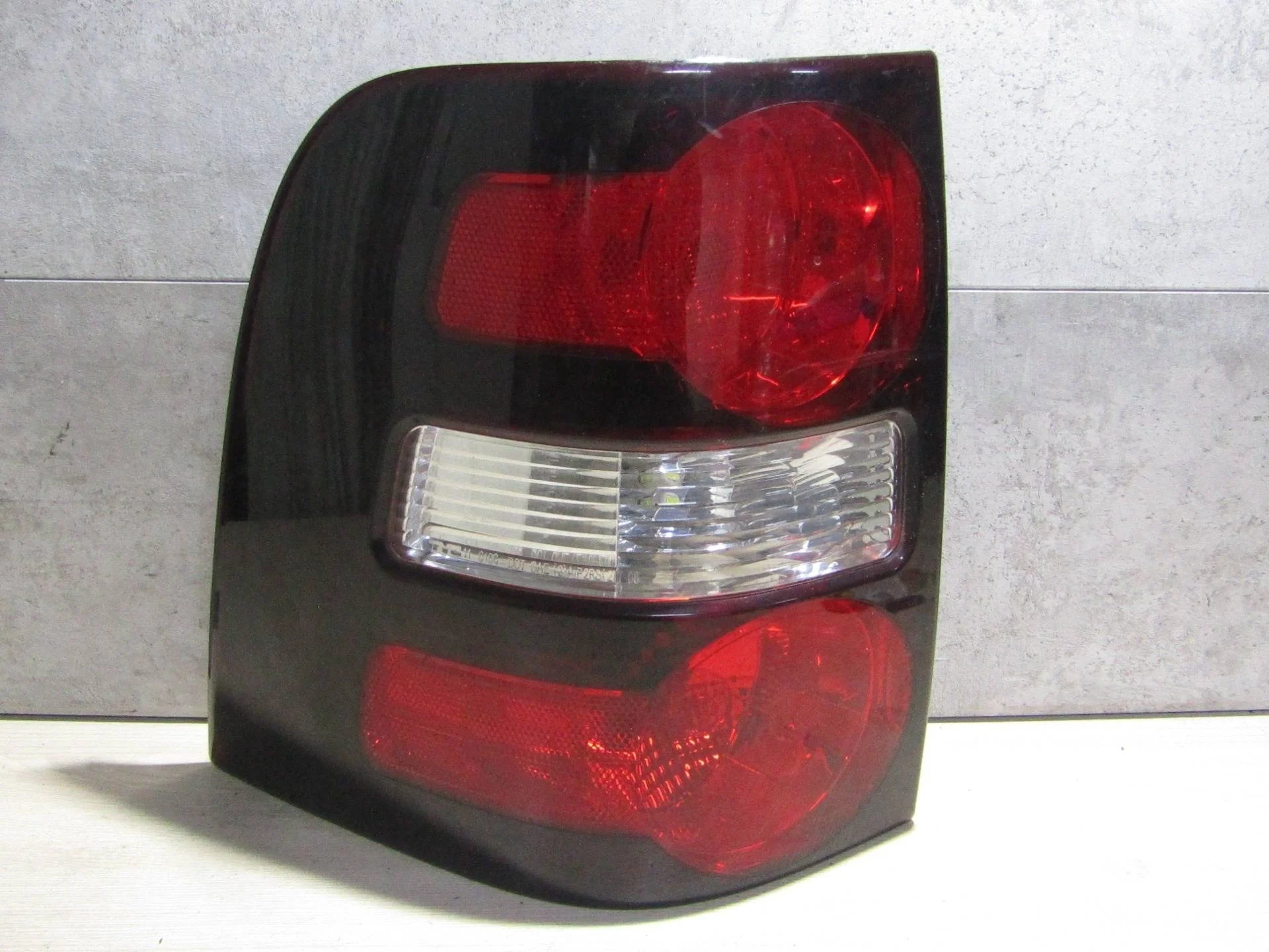 фонарь задний левый Ford Explorer 4  U251